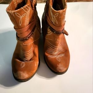 Girls boots size one
